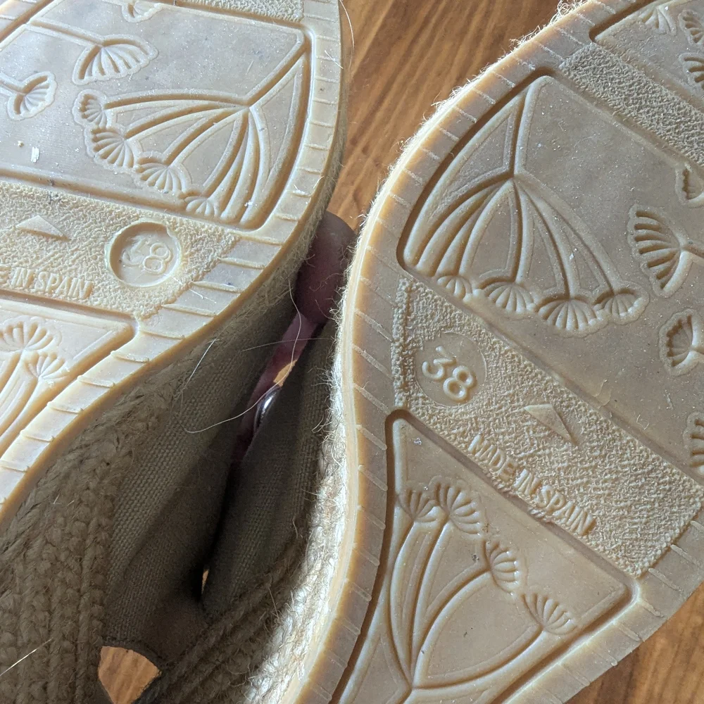 Viscata Size 7 Women's Cream Espadrille Shoes Like New - Picture 6 of 6